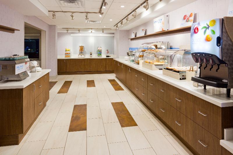 Holiday Inn Express And Suites Des Moines Downtown By Ihg Экстерьер фото